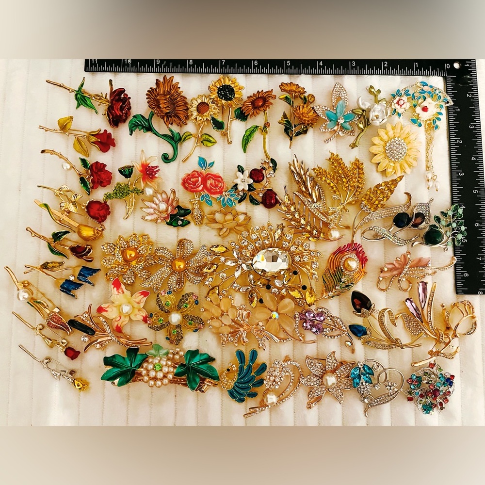 50Pcs Costume Jewelry BROOCH PIN Lot Mixed Styles Flower Rhinestone Crystal